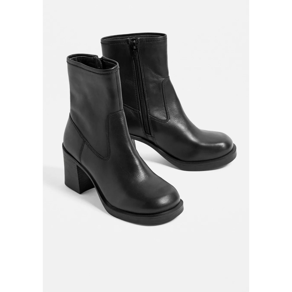 90s URBAN OUTFITTERS Beau Square Toe Heeled Boots Black